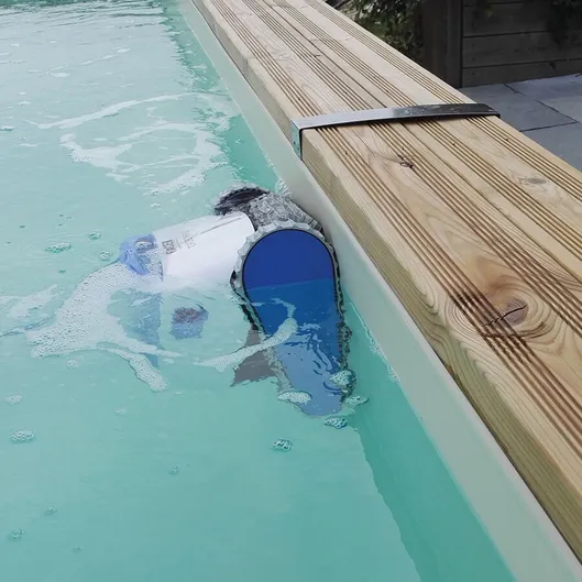 Zoom sur les robots piscine électriques Cross Over by Dolphin